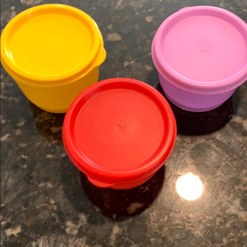 Like new small sauce Tupper Ware brand bowls